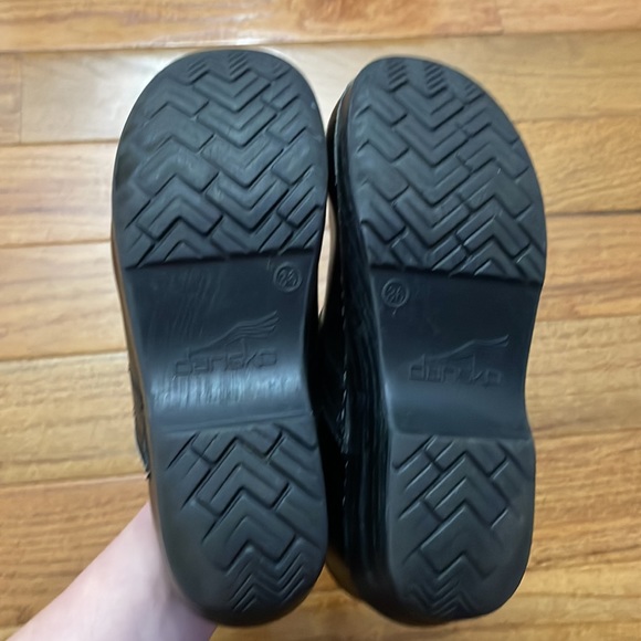 Women’s Dansko Nursing Clogs - Good Condition - Size 36 - Picture 4 of 7